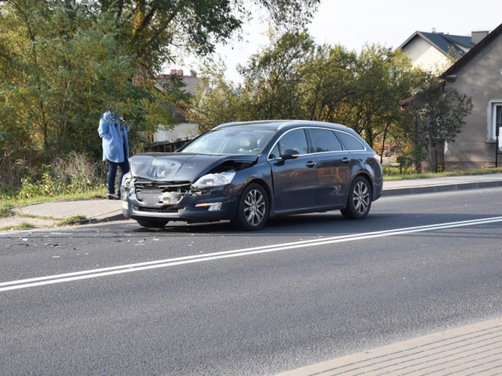Nowa Dęba. Kolizja 3 samochodów na krajowej 