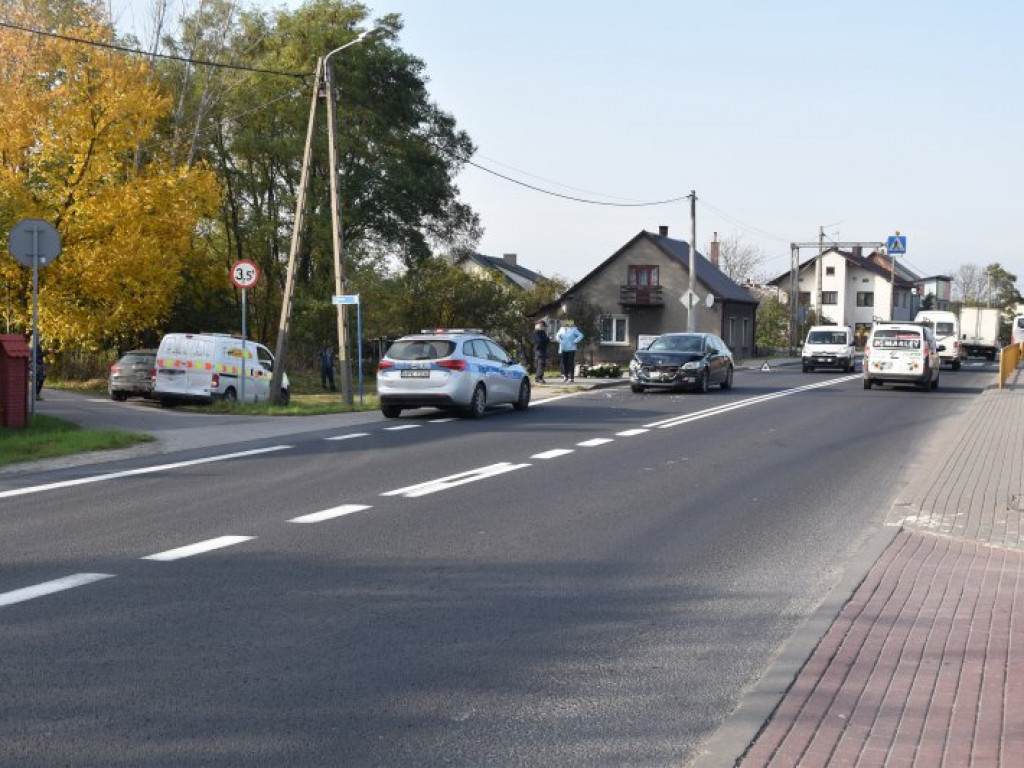 Nowa Dęba. Kolizja 3 samochodów na krajowej 