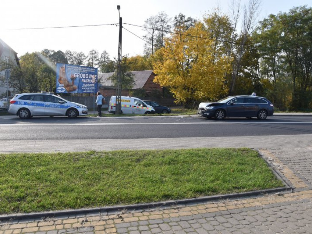Nowa Dęba. Kolizja 3 samochodów na krajowej 