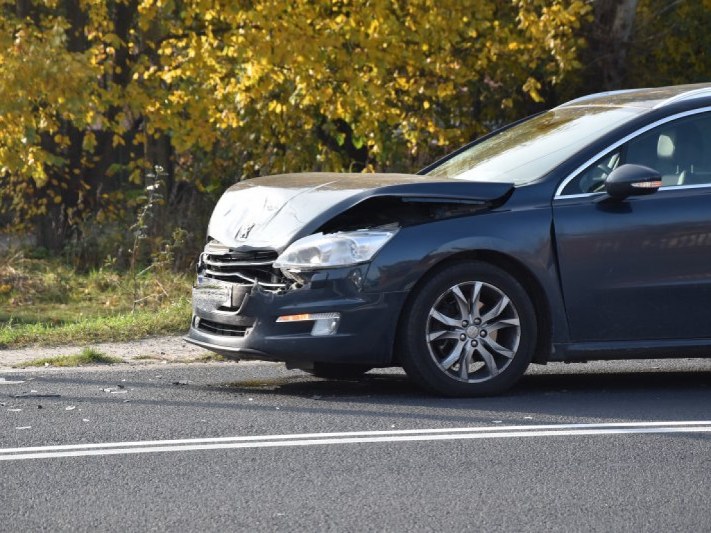 Nowa Dęba. Kolizja 3 samochodów na krajowej 