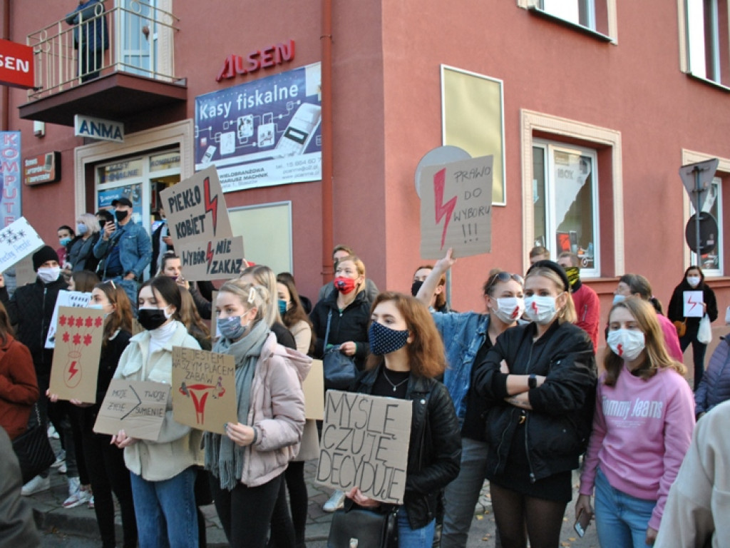 Strajk Kobiet w Staszowie (duża galeria zdjęć)