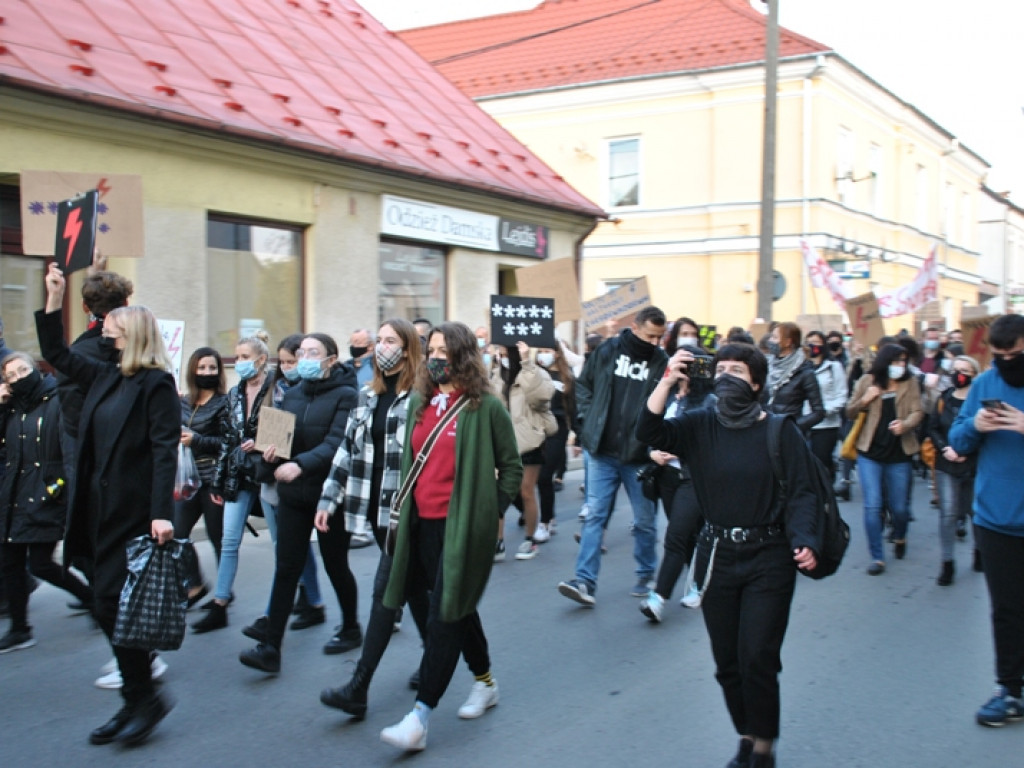 Strajk Kobiet w Staszowie (duża galeria zdjęć)