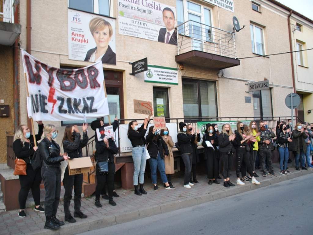 Strajk Kobiet w Staszowie (duża galeria zdjęć)