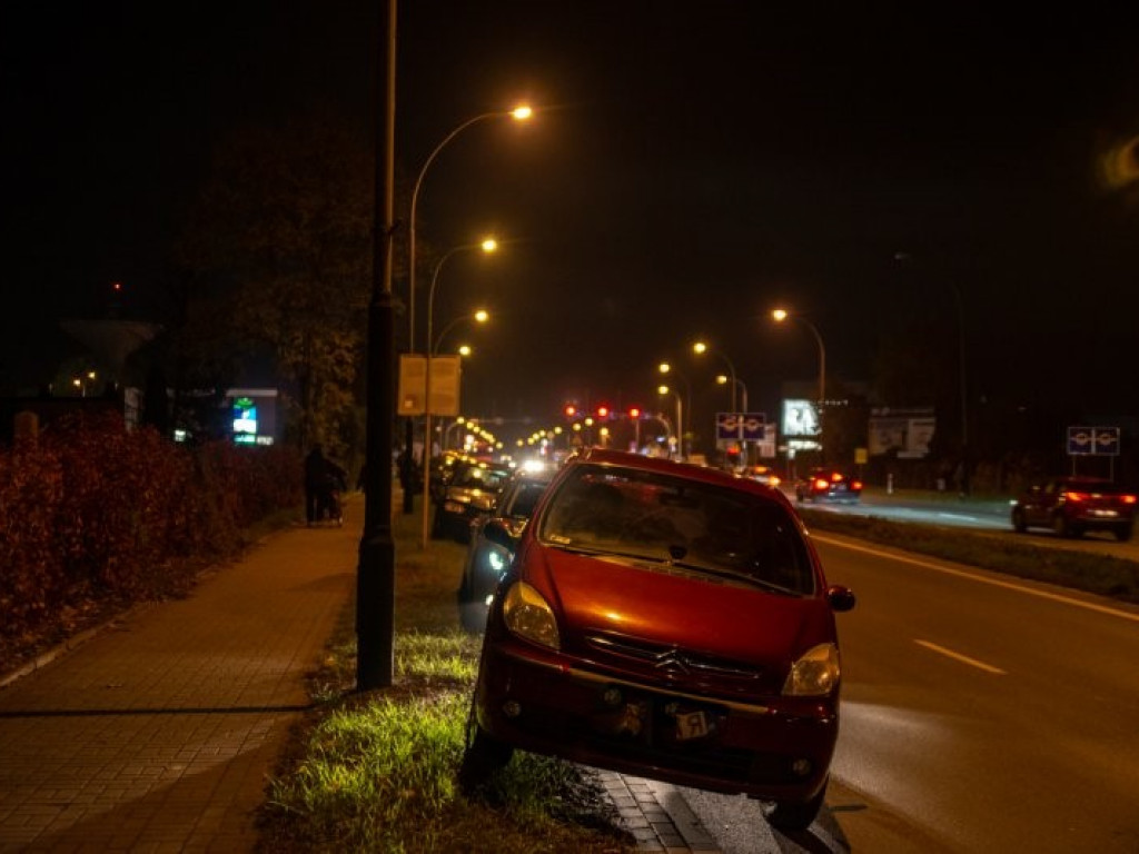 Tarnobrzeg/Powiat. Szybkie sprzątanie na cmentarzach [zdjęcia]