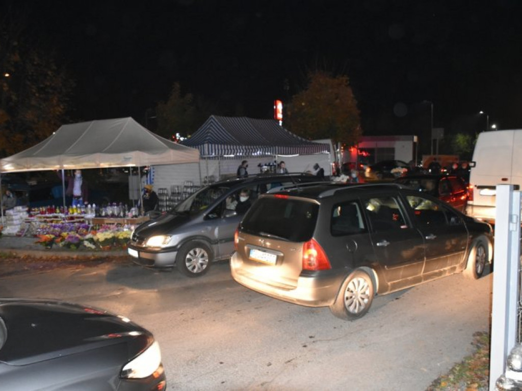 Sandomierz. Sporo ludzi na cmentarzach [zdjęcia]
