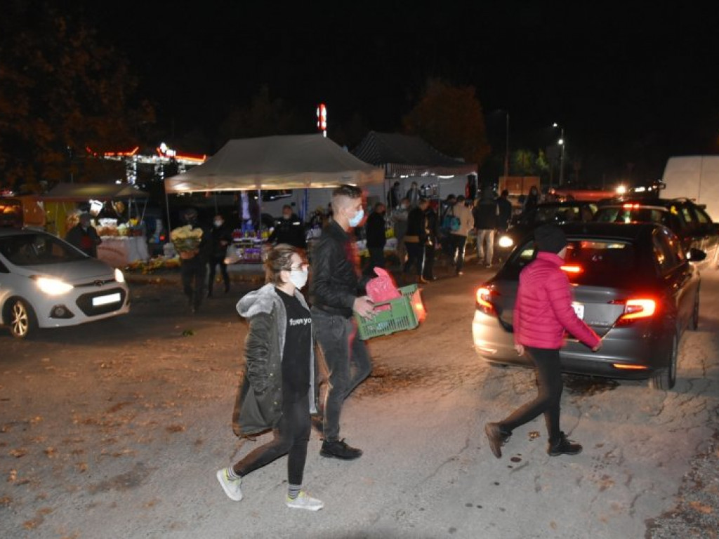 Sandomierz. Sporo ludzi na cmentarzach [zdjęcia]