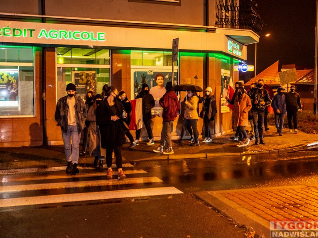 Tarnobrzeg. Strajk Kobiet zablokował drogę [zdjęcia][wideo]