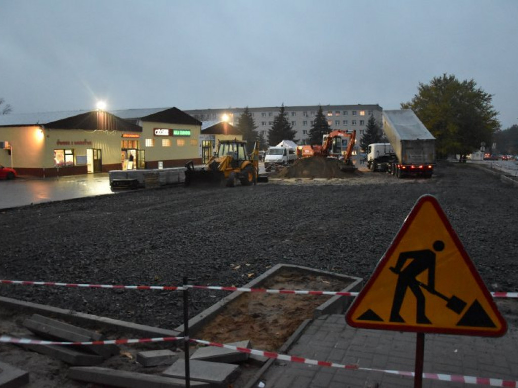 Remontują targowisko w Nowej Dębie [zdjęcia]