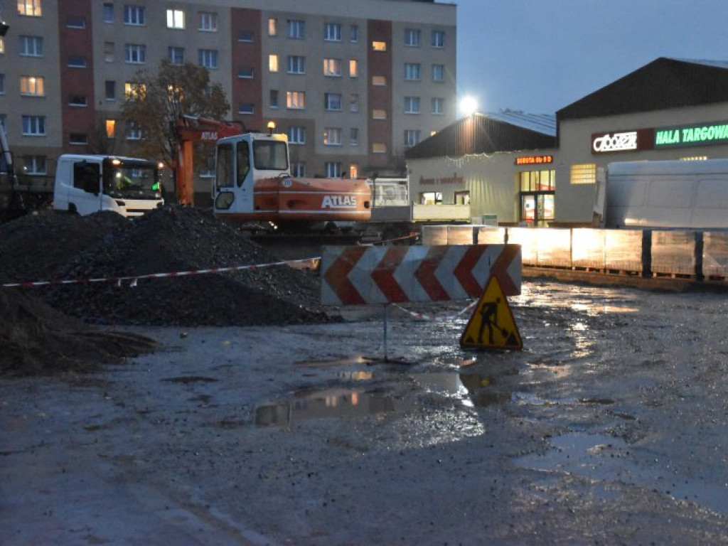 Remontują targowisko w Nowej Dębie [zdjęcia]