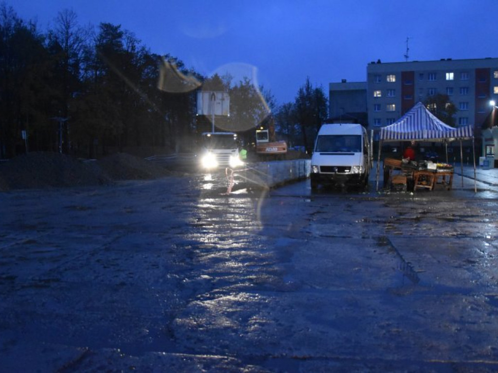 Remontują targowisko w Nowej Dębie [zdjęcia]