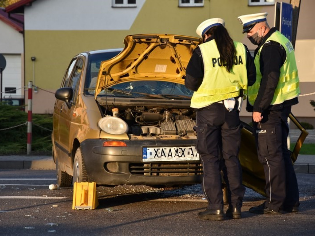 Zderzenie dwóch samochodów w Gorzycach. Jedna osoba w szpitalu [wideo][zdjęcia]