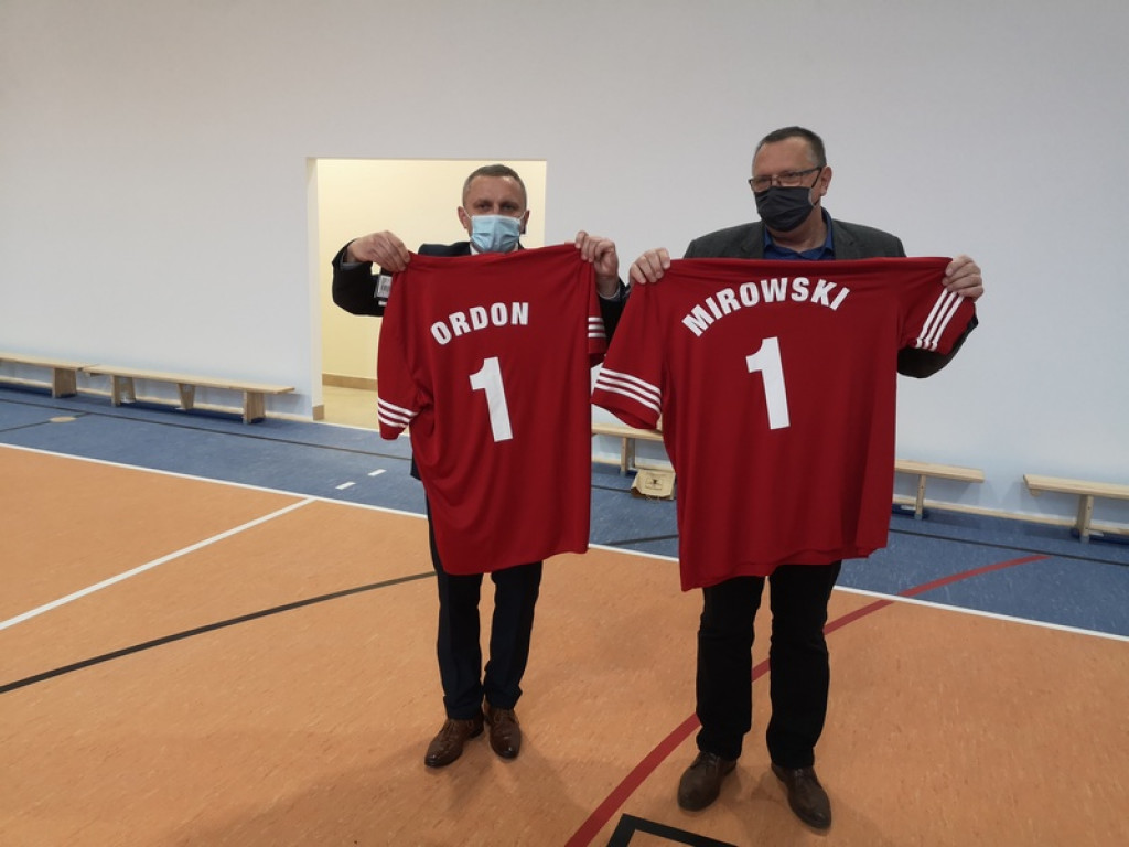 Nowa hala sportowa w Chmielowie otwarta [zdjęcia]