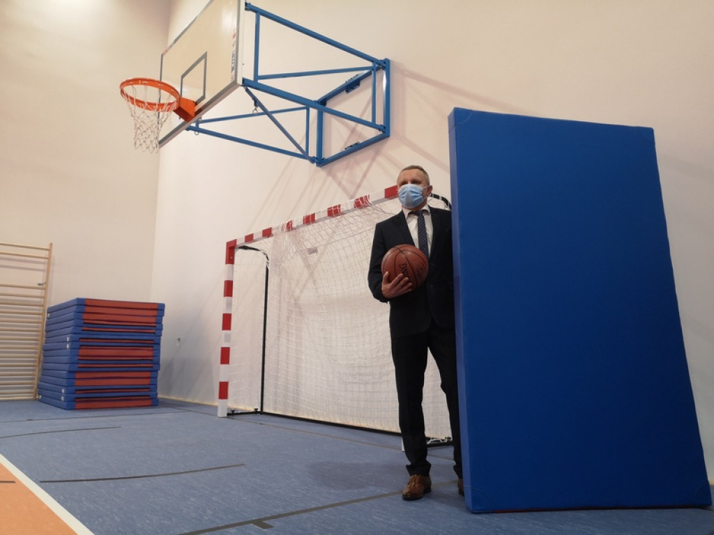 Nowa hala sportowa w Chmielowie otwarta [zdjęcia]