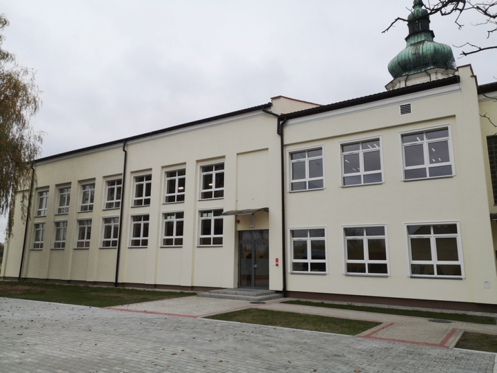 Nowa hala sportowa w Chmielowie otwarta [zdjęcia]