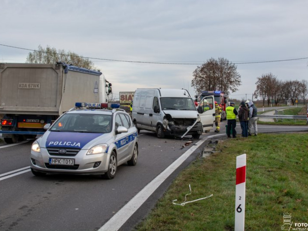 Groźne zderzenie pojazdów w Suchorzowie [zdjęcia]