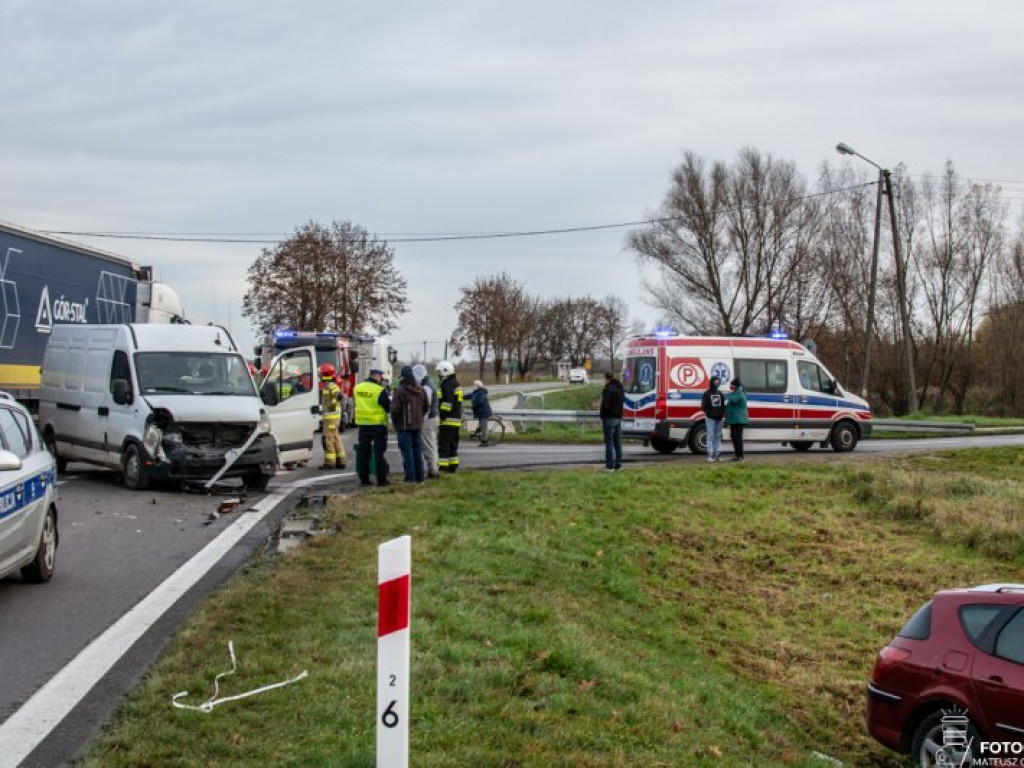Groźne zderzenie pojazdów w Suchorzowie [zdjęcia]