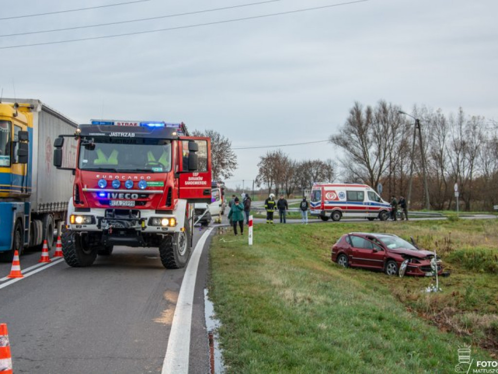 Groźne zderzenie pojazdów w Suchorzowie [zdjęcia]
