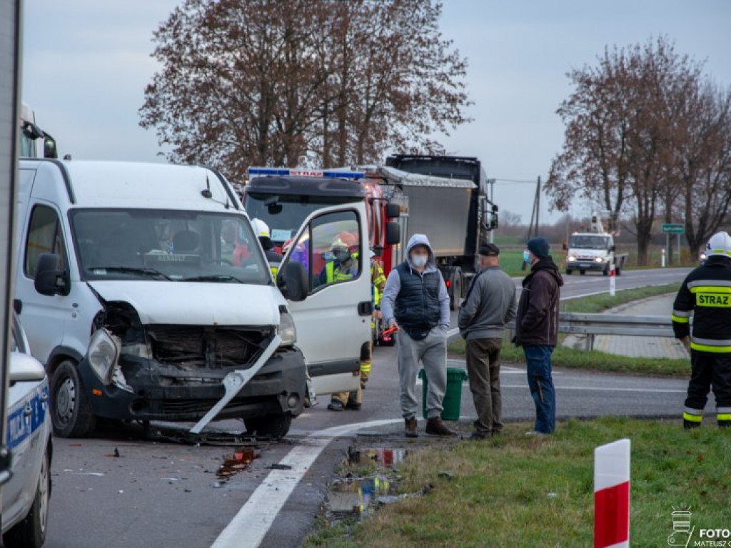 Groźne zderzenie pojazdów w Suchorzowie [zdjęcia]