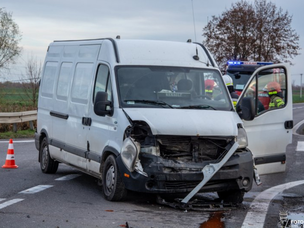 Groźne zderzenie pojazdów w Suchorzowie [zdjęcia]