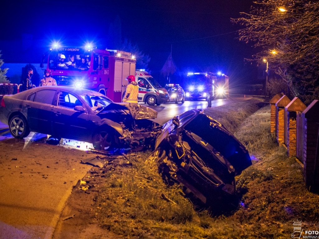 Zderzenie dwóch samochodów w Jamnicy. Kierowca i pasażer uciekli! [zdjęcia][wideo]