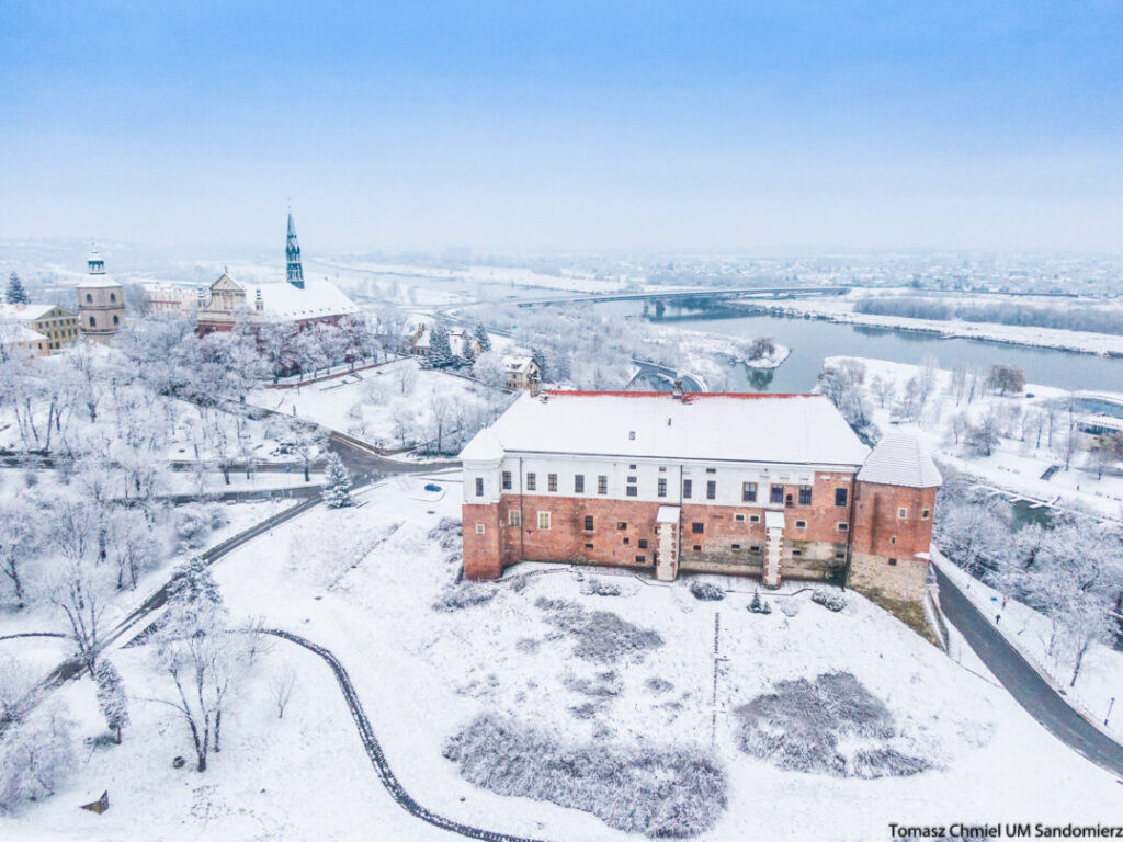 Sandomierz w zimowej szacie [zdjęcia]