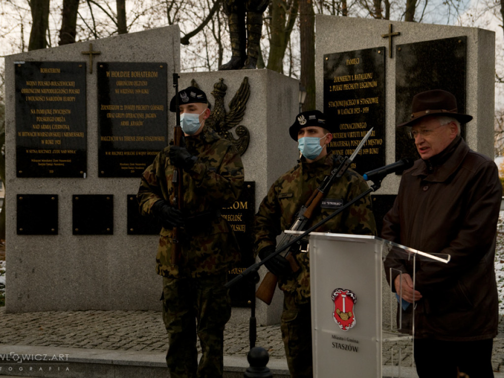 W Staszowie odsłonięto tablicę upamiętniającą Cud nad Wisłą (zdjęcia)