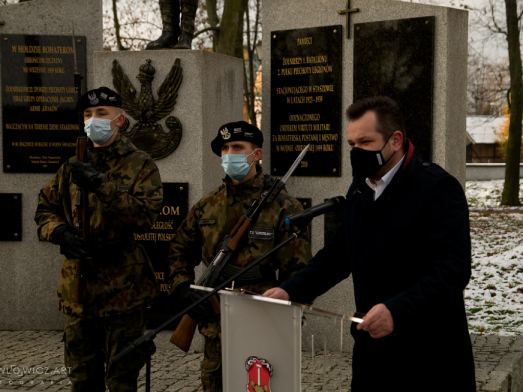 W Staszowie odsłonięto tablicę upamiętniającą Cud nad Wisłą (zdjęcia)