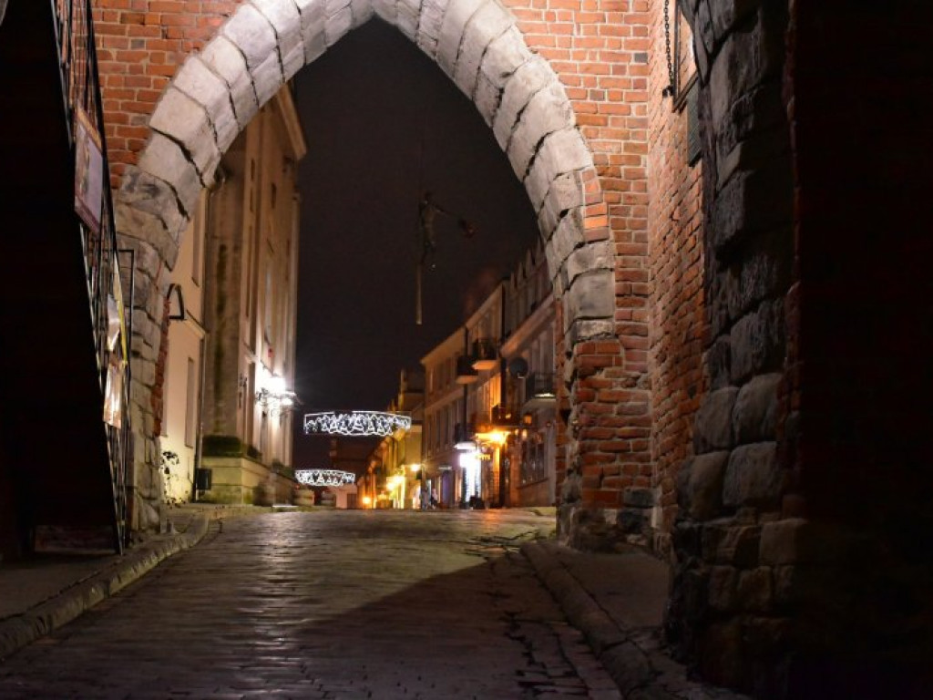 W Sandomierzu świąteczne iluminacje już zabłysły! [zdjęcia]