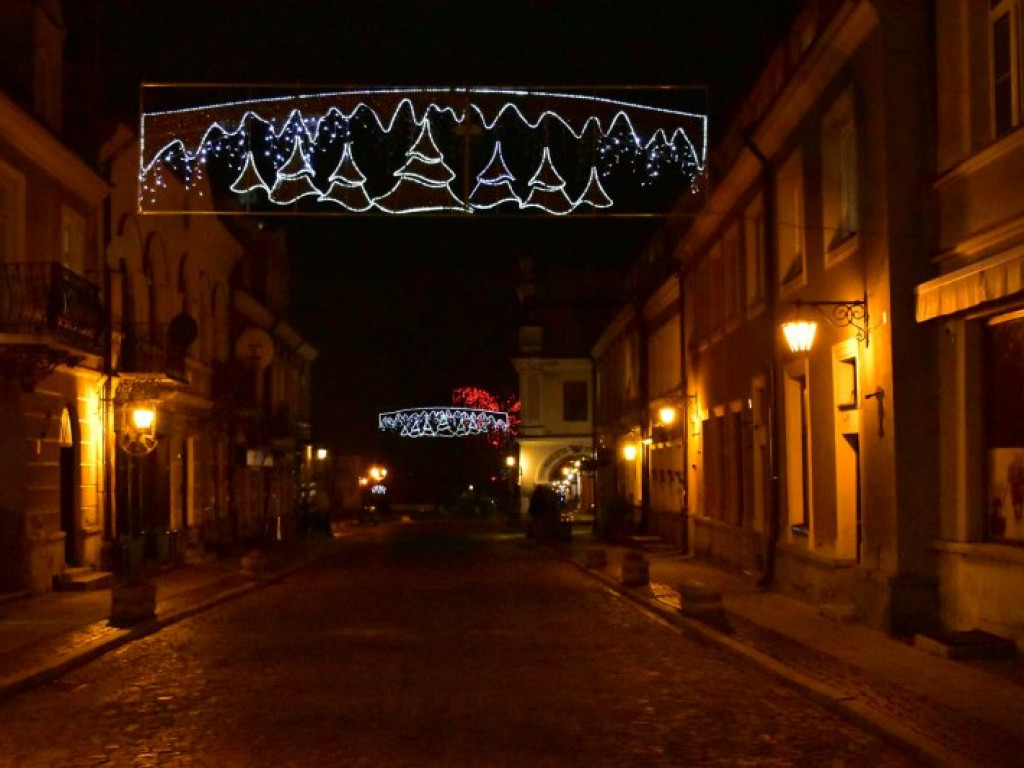 W Sandomierzu świąteczne iluminacje już zabłysły! [zdjęcia]