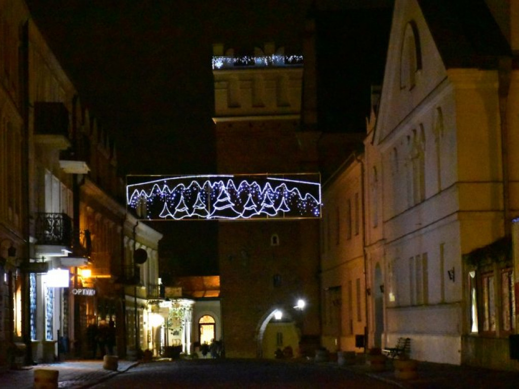 W Sandomierzu świąteczne iluminacje już zabłysły! [zdjęcia]