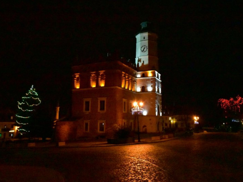 W Sandomierzu świąteczne iluminacje już zabłysły! [zdjęcia]