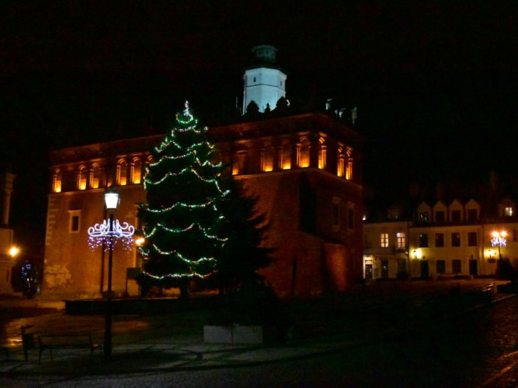 W Sandomierzu świąteczne iluminacje już zabłysły! [zdjęcia]