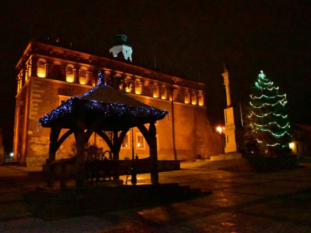 W Sandomierzu świąteczne iluminacje już zabłysły! [zdjęcia]