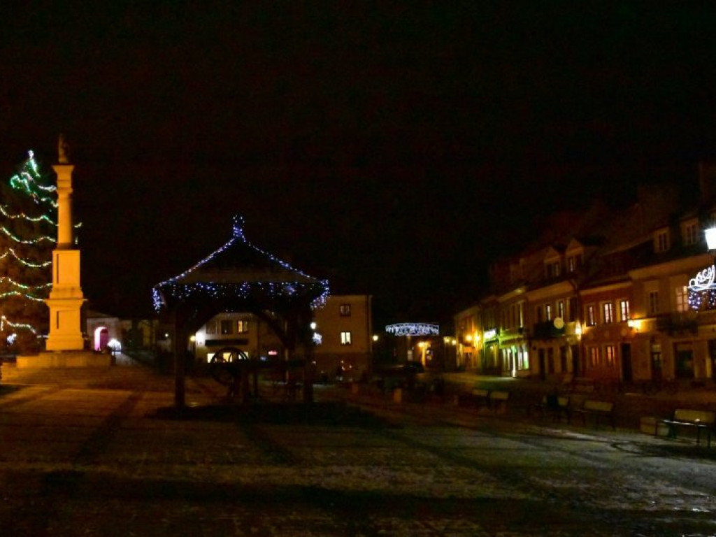 W Sandomierzu świąteczne iluminacje już zabłysły! [zdjęcia]
