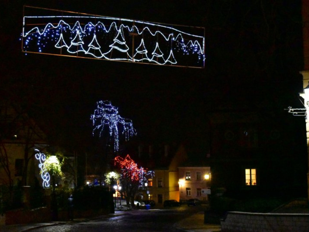 W Sandomierzu świąteczne iluminacje już zabłysły! [zdjęcia]