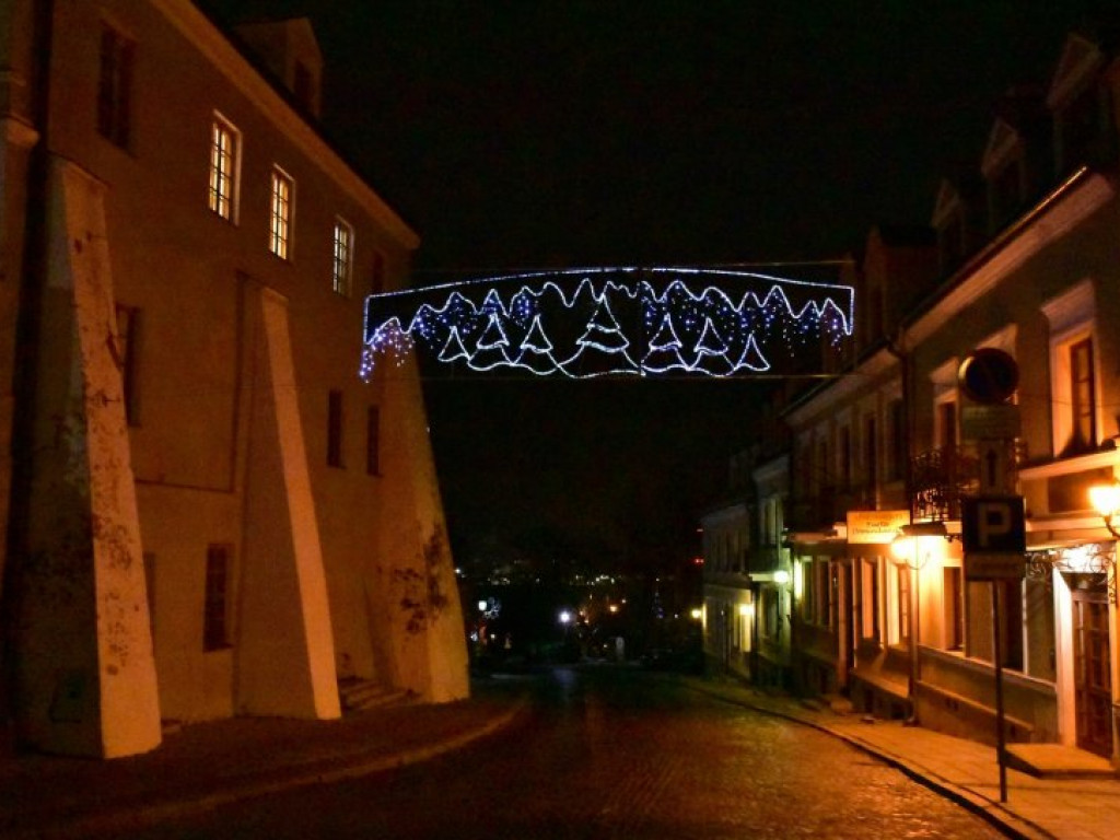 W Sandomierzu świąteczne iluminacje już zabłysły! [zdjęcia]