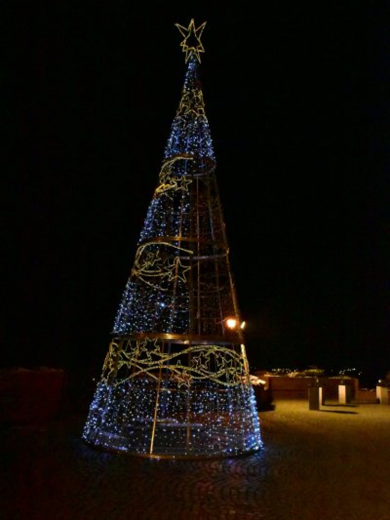 W Sandomierzu świąteczne iluminacje już zabłysły! [zdjęcia]
