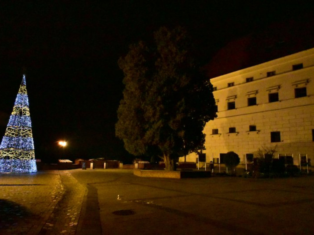 W Sandomierzu świąteczne iluminacje już zabłysły! [zdjęcia]
