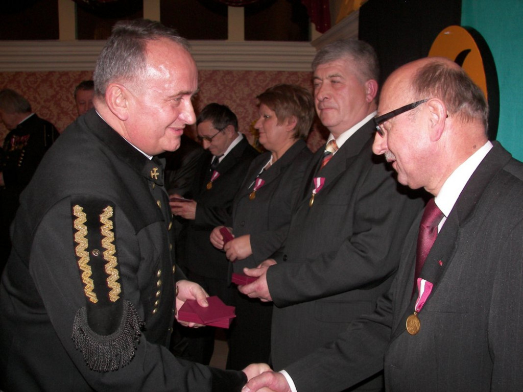 Piwne karczmy, gwiazdy i podniosłe akademie - tak świętowali dawniej Barbórkę siarkowi górnicy z Grzybowa [zdjęcia]