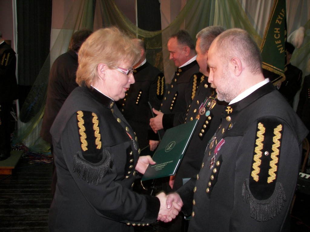 Piwne karczmy, gwiazdy i podniosłe akademie - tak świętowali dawniej Barbórkę siarkowi górnicy z Grzybowa [zdjęcia]