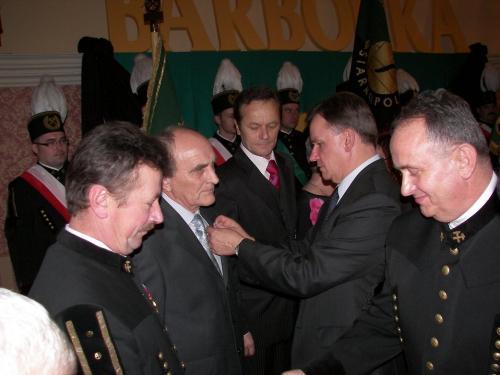 Piwne karczmy, gwiazdy i podniosłe akademie - tak świętowali dawniej Barbórkę siarkowi górnicy z Grzybowa [zdjęcia]