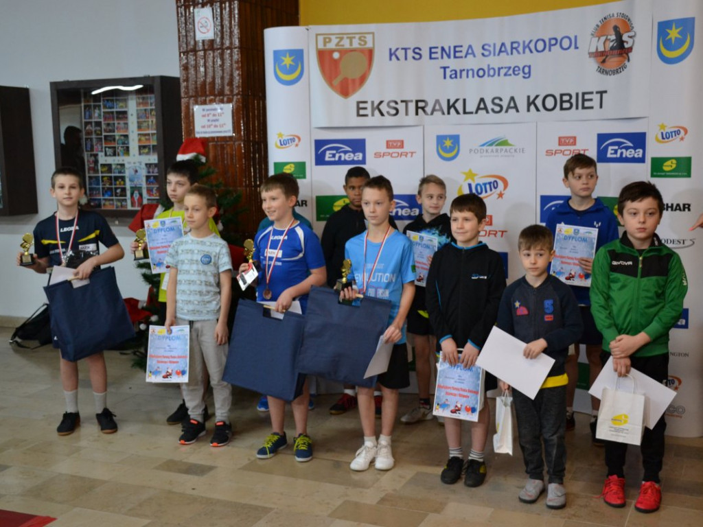 Mikołajkowy Turniej z Siarkopolem dla dzieci w tenisie stołowym [zdjęcia]
