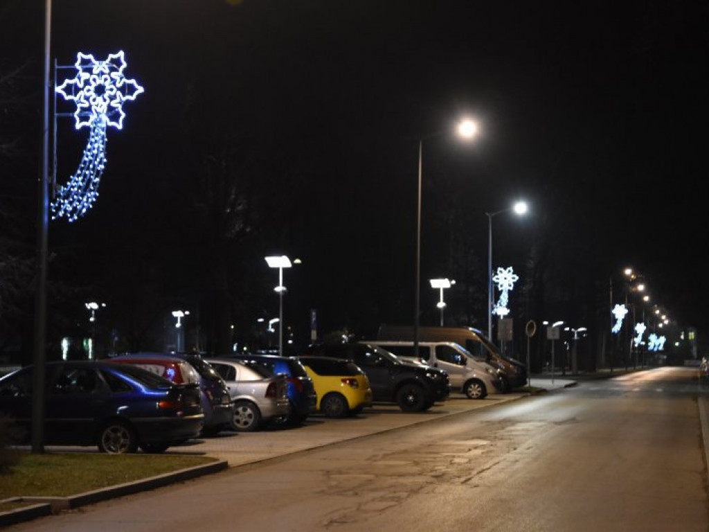 Nowa Dęba przyozdobiona na święta. Zobacz jak! [zdjęcia]