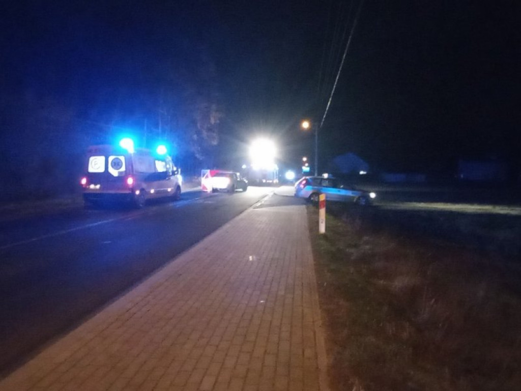 Tragedia na drodze. Samochód najechał na leżącego mężczyznę [zdjęcia]
