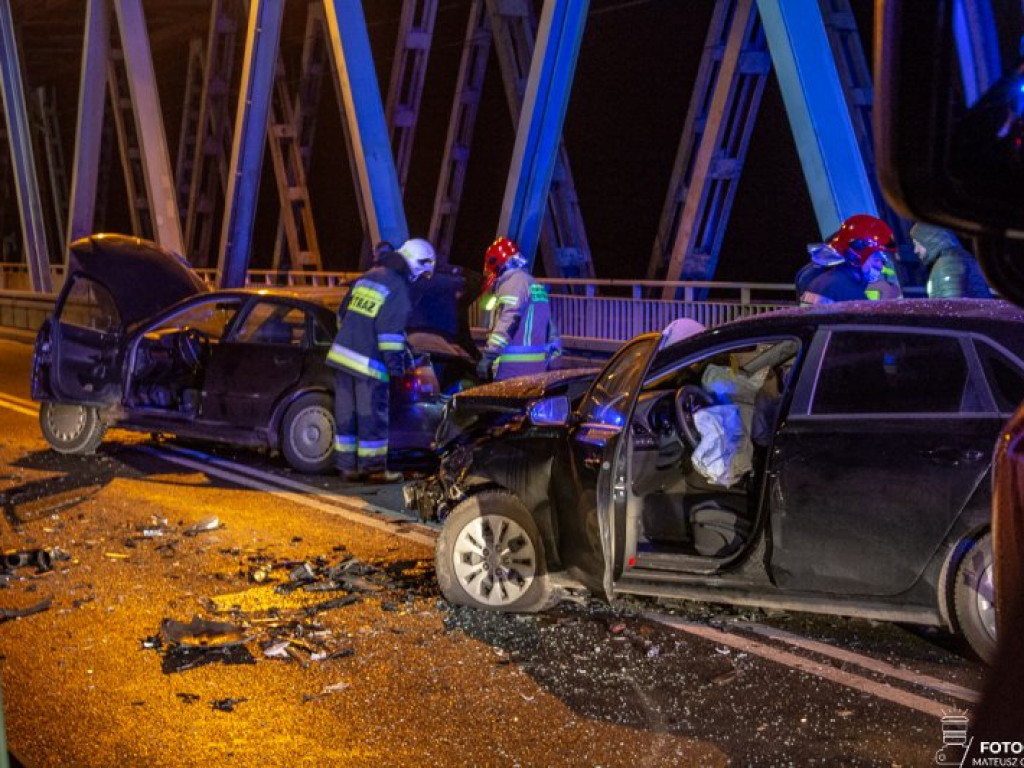 Nocny wypadek na moście w Nagnajowie, byli ranni [wideo][zdjęcia]