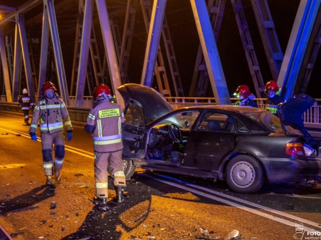 Nocny wypadek na moście w Nagnajowie, byli ranni [wideo][zdjęcia]