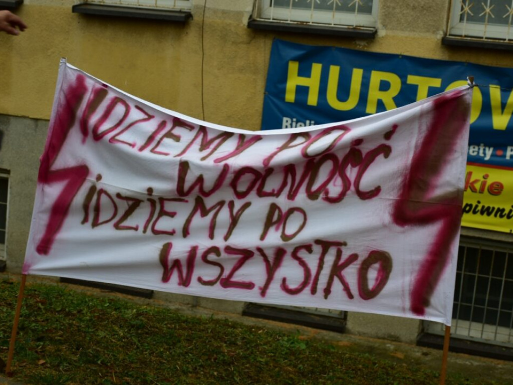 Pikieta przed biurem posła Prawa i Sprawiedliwości w Sandomierzu [zdjęcia]