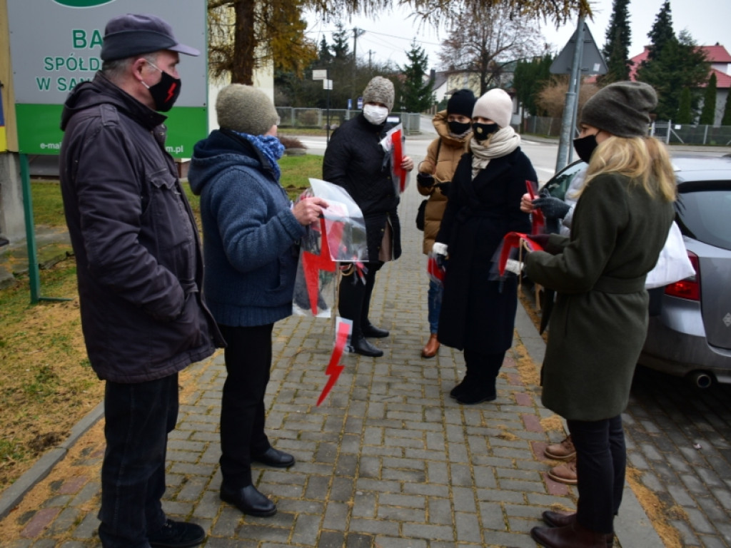 Pikieta przed biurem posła Prawa i Sprawiedliwości w Sandomierzu [zdjęcia]