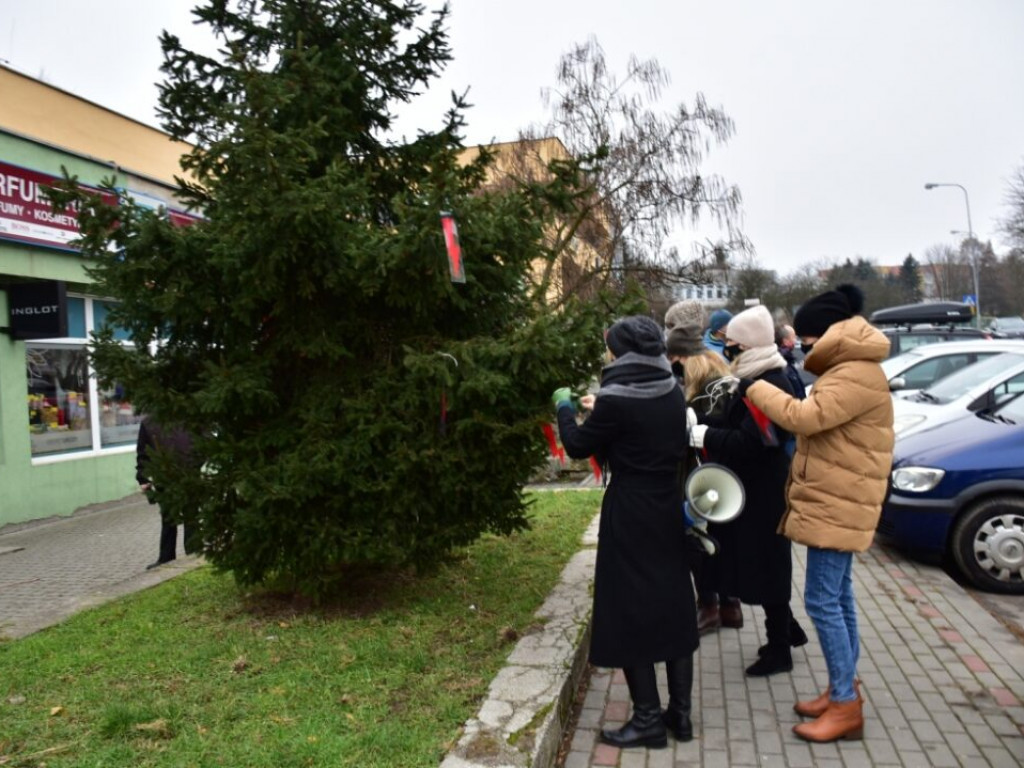 Pikieta przed biurem posła Prawa i Sprawiedliwości w Sandomierzu [zdjęcia]