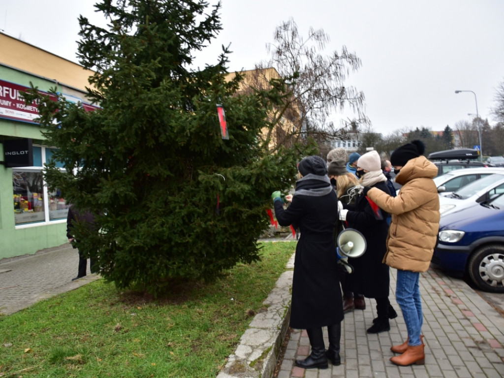 Pikieta przed biurem posła Prawa i Sprawiedliwości w Sandomierzu [zdjęcia]